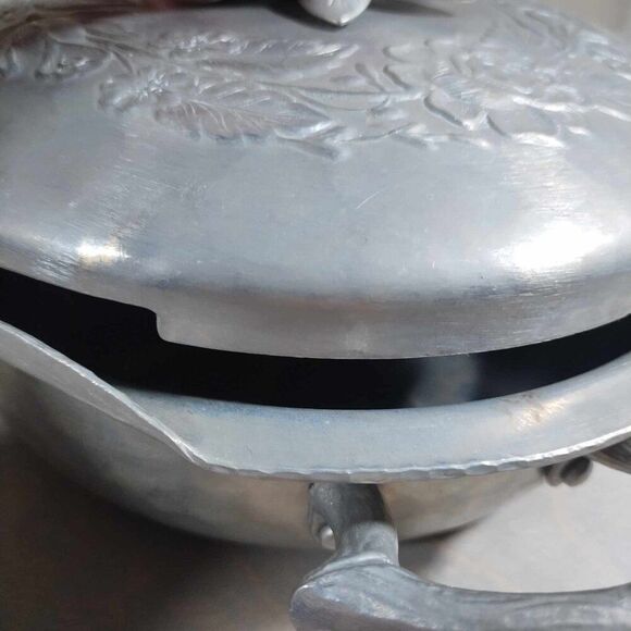 Vintage EVERLAST Forged Aluminum 2 Covered Casserole Dish vintage flower‎ - Picture 3 of 16